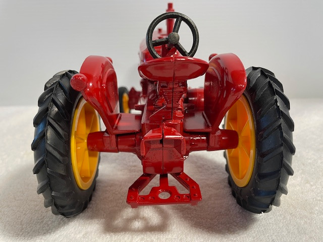 1/16 MASSEY HARRIS 44 SPECIAL Farm Toy Tractor in Toys & Games in Regina - Image 4