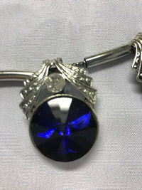BEAUTIFUL DARK BLUE STONE WITH SILVER  NECKLACE costume jewelry