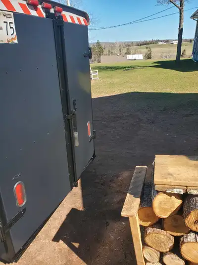Lightweight enclosed trailer all fiberglass