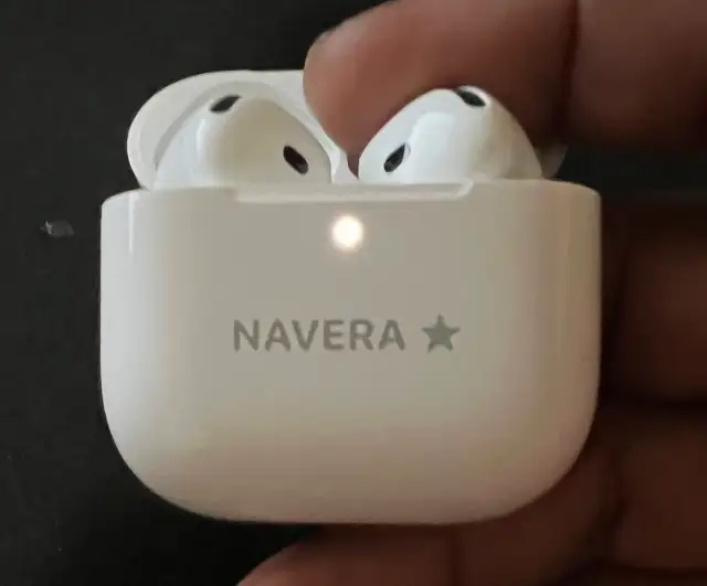 AirPod 4 with Charging Case (Connecting/Pairing Issues)=AS IS ...