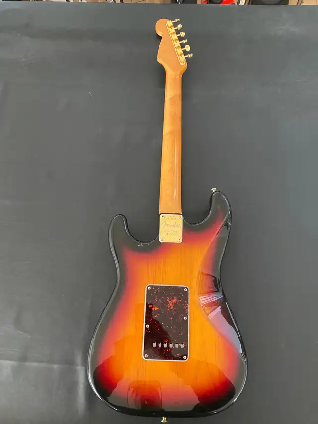 1997 Fender Stratocaster - Collector Edition in Guitars in Calgary - Image 5