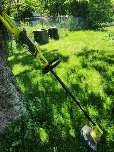 Tackle your yard work with ease using this Ryobi 40V cordless string trimmer, which is in good pre-o...