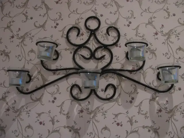 Applique murale en fer noir in Home Décor & Accents in Laval / North Shore - Image 2