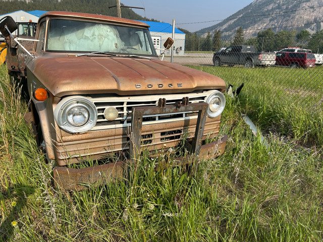 D500 Dump Truck in Heavy Trucks in Lethbridge - Image 2