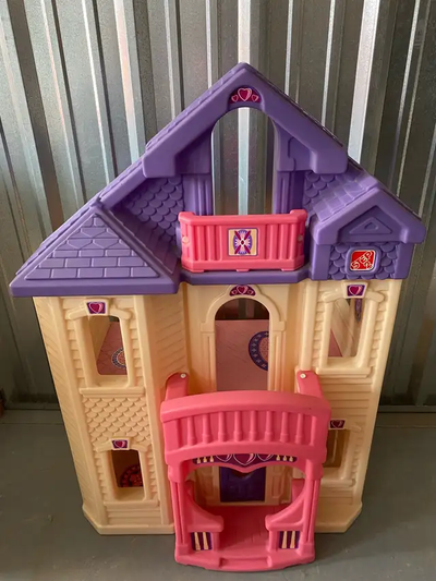 Step 2 3 floor Barbie/Doll House Large and Durable