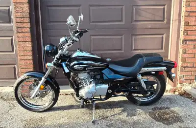 Small nice cruiser bike for sale, kawasaki eliminator 125cc, ideal for young riders and beginners in...