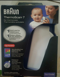 Electronic ear thermometer 