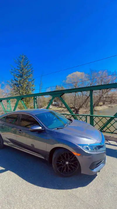 These used Touren 19-inch rims are perfect for enhancing the aesthetic of your vehicle with a sleek,...