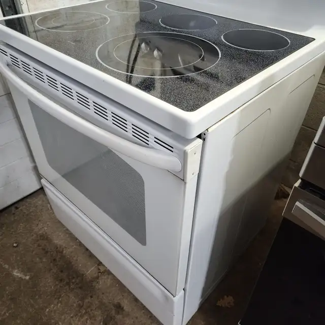 GE electric adora oven glass cook top White stove in Stoves, Ovens & Ranges in Oakville / Halton Region - Image 8