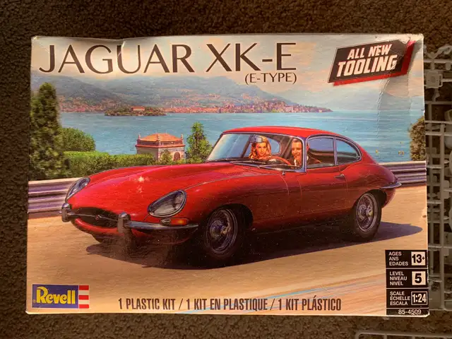 REVELL 1:24 Scale Jaguar XK-E Plastic Model Kit in Hobbies & Crafts in Calgary - Image 2