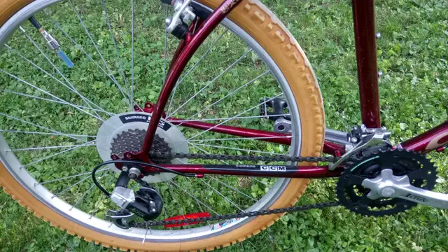 CCM BICYCLE FEATURING BEAUTIFUL COLOURS in Kids in Kitchener / Waterloo - Image 2