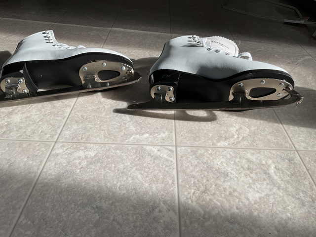 Skates. in Skates & Blades in Ottawa - Image 2