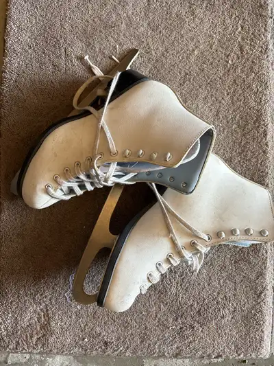 Ladies Ice Skates, View more