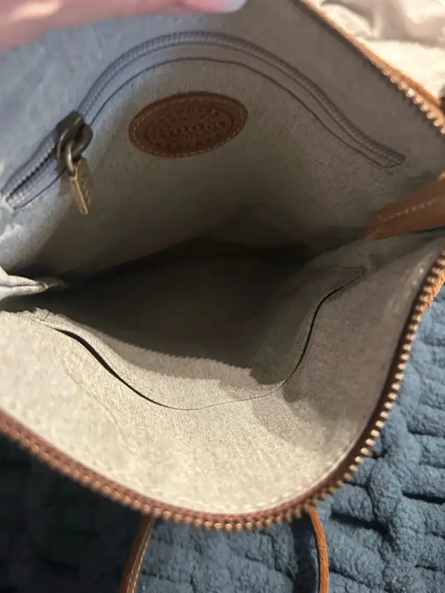 Roots Leather Bag in Bags & Luggage in Peterborough - Image 4