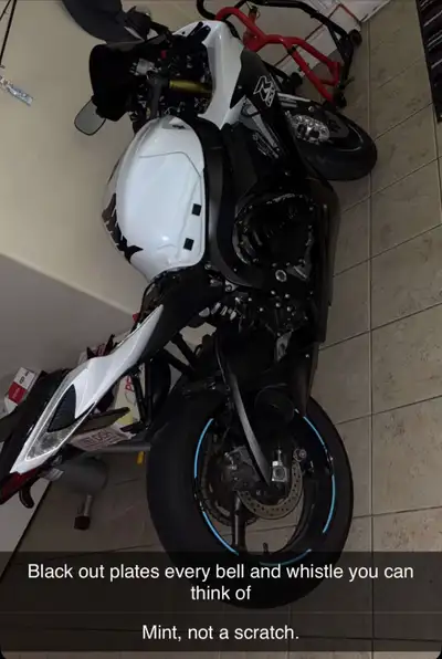 2020 GSXR 750 Custom Tune MMR Racing - 21,000 KM - New Tires - Black out plates with every bell and...