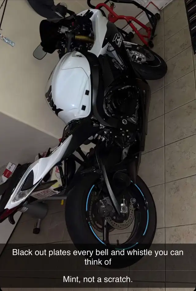 2020 GSXR 750 Custom Tune MMR Racing - 21,000 KM in Sport Bikes in London - Image 2