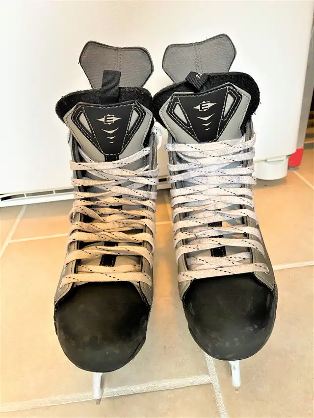 Easton Hockey Skates Patins Mens Shoe Size 8.0-8.5 US Hommes63009266961281123