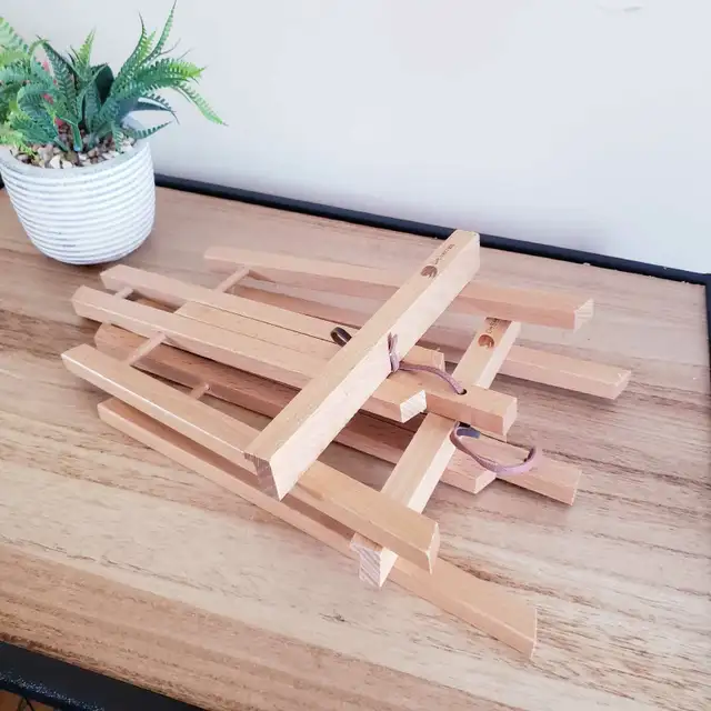DeSerres NWOT 
Wooden Display Easel - 7.5 x 6.5 x 11.5 in in Toys & Games in Ottawa - Image 5