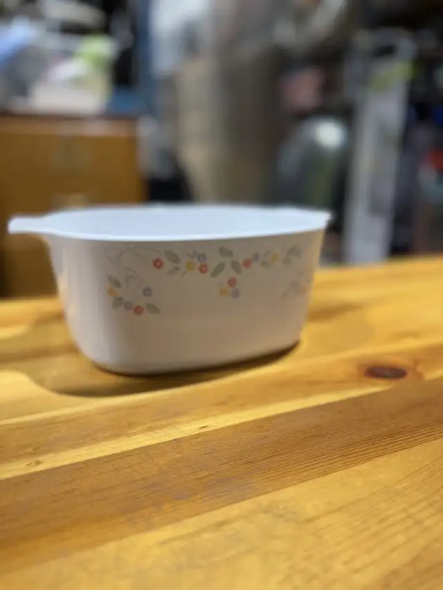 Corelle Baking Dish in Kitchen & Dining Wares in Calgary - Image 4