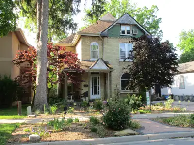 Large one bedroom on main floor in owner's century triplex in the heart of Wortley Village for one d...