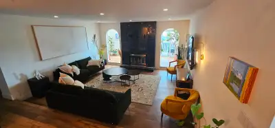 2100 sqft Newly renovated executive walkout bungalow
