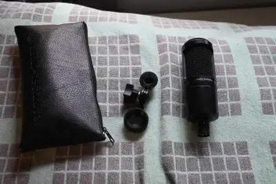 Audio-technica AT2020 Condenser Microphone – Excellent Condition Used for home recording – decided t...