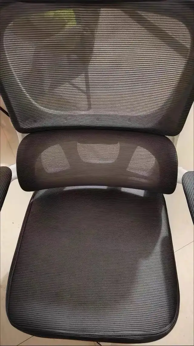 NEW Ergonomic Mesh Office Chair with Headrest & Flip-Up Arm in Chairs & Recliners in Markham / York Region - Image 10