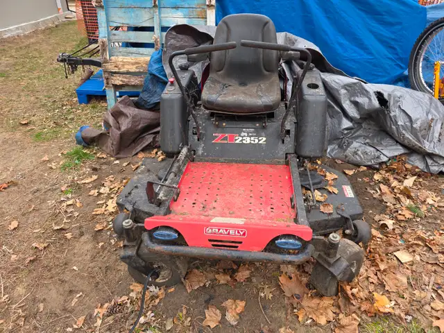 Gravely ZT2352 Zero-Turn Mower Commercial Grade 2 Tanks Tractor in Lawnmowers & Leaf Blowers in Windsor Region - Image 9