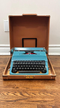 Antique Typewriter with Case *Good Condition*