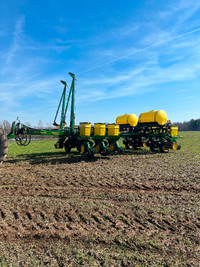 Farm equipment for sale, john Deere 9650 combine, corn planter