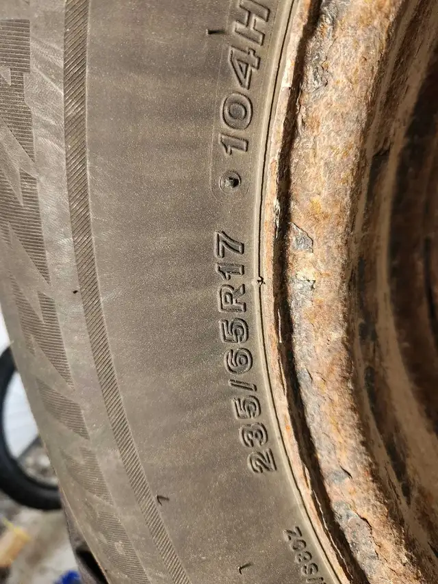 Bridgestone 235/65R17 Winter Tires in Tires & Rims in Ottawa - Image 4