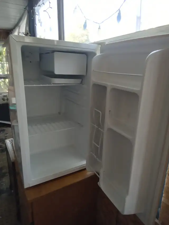 Bar Fridge in Refrigerators in Kingston - Image 2