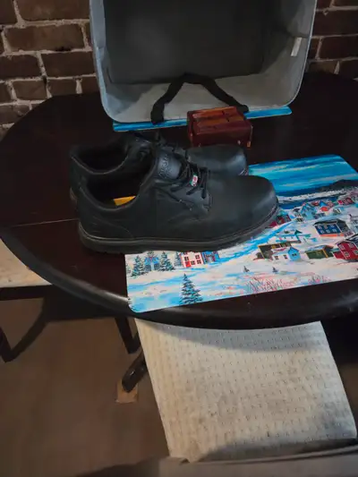 Mens Steal toes shoes 10.5, View more