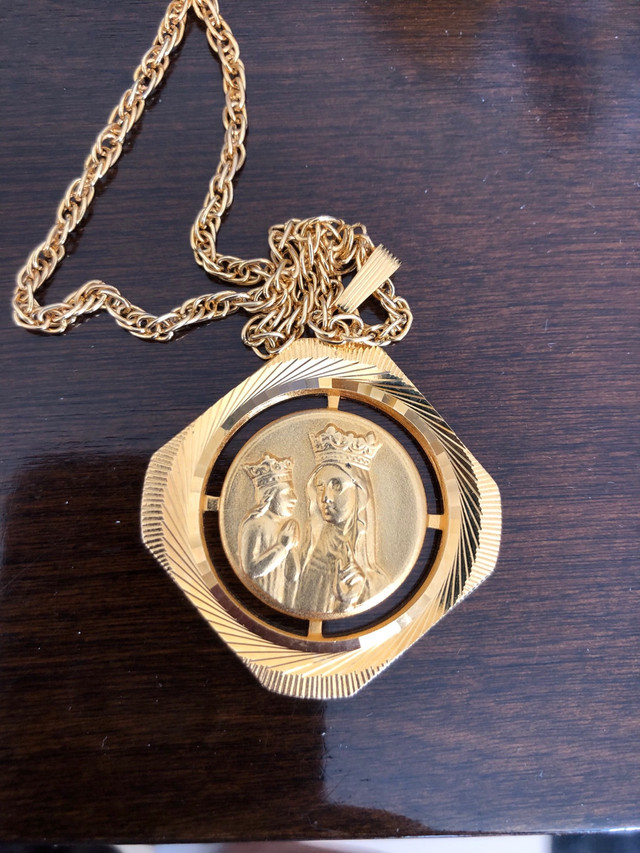 Chaîne avec pendentif  in Jewellery & Watches in La Ronge