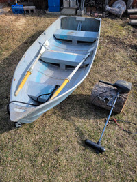 11ft Aluminum boat with trawling motor