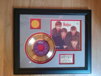 Disque d'or des Beatles avec certificat d'authenticité.