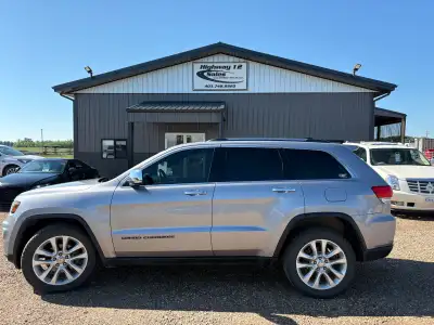 Turn heads wherever you go in this sharp-looking 2017 Jeep Grand Cherokee Limited finished in a slee...