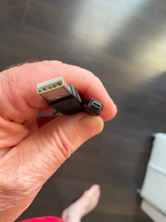USB-A to Micro-USB charging and data cable 1.5 m. in Cell Phone Accessories in Regina - Image 4