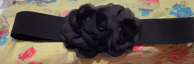 Ceinture  fleur noire in Women's - Dresses & Skirts in Québec City - Image 2