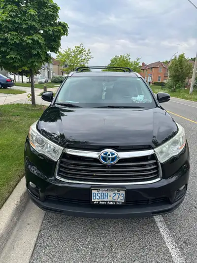 I'm selling a Toyota Highlander 2015 XLE Hybrid, a versatile SUV that combines fuel efficiency with...
