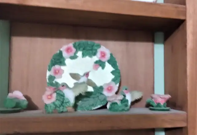 Wooden Shelf and Miniatures in Home Décor & Accents in Mississauga / Peel Region - Image 4