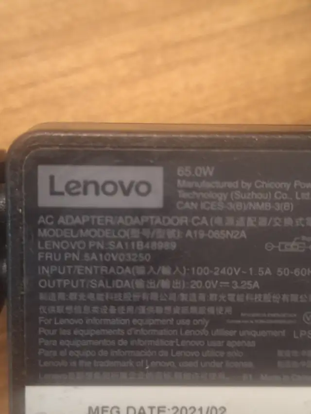 Lenovo standard power adapter, 65W. in Laptop Accessories in City of Toronto - Image 2