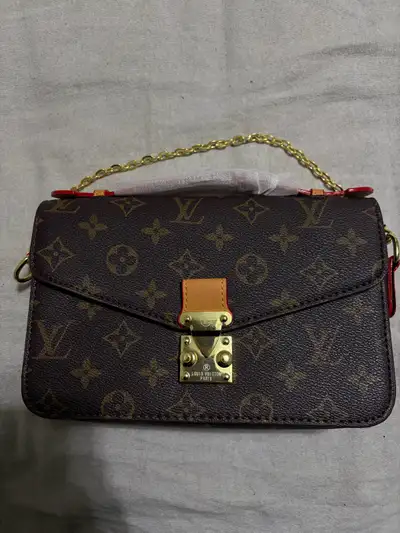 Saccoche Louis Vuitton , View more
