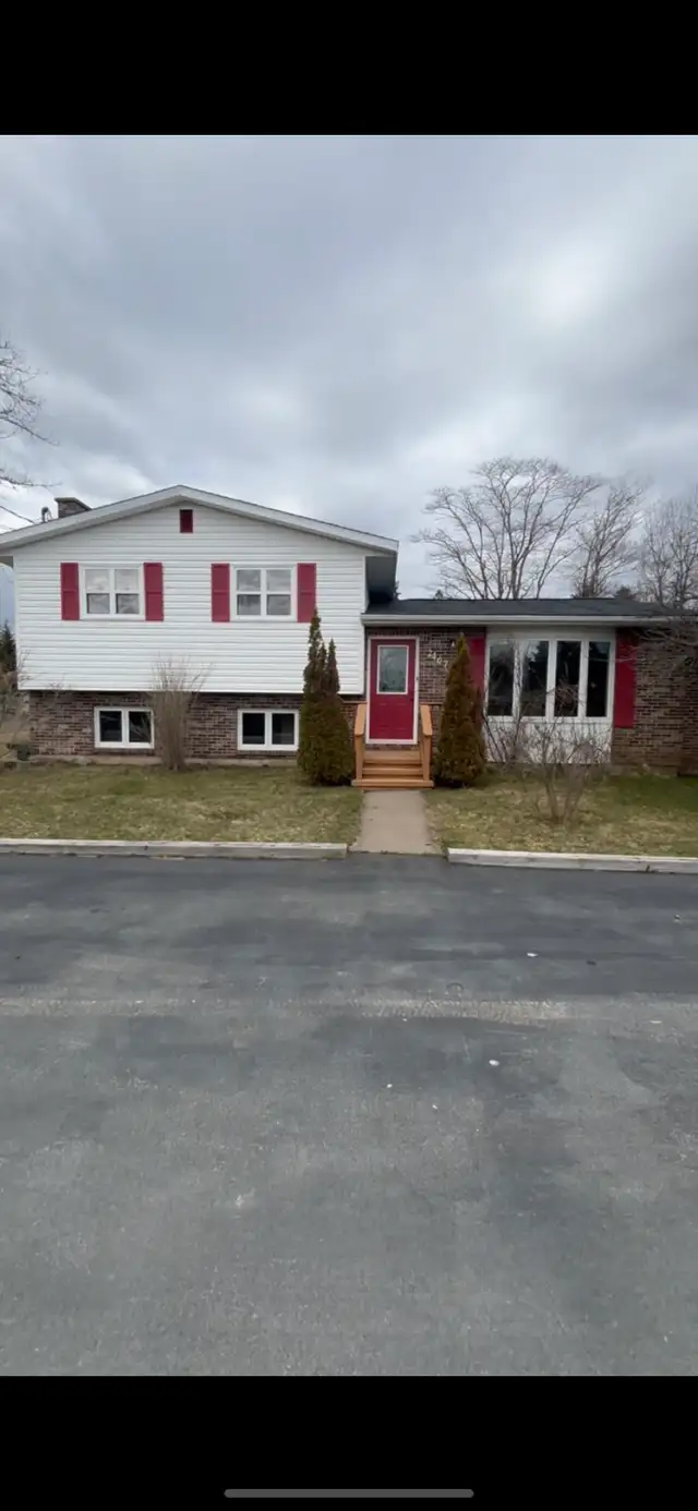 3 BEDROOM 2 BATH HOME -great location  in Long Term Rentals in Dartmouth - Image 2