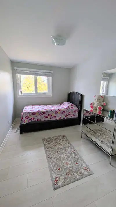 Furnished room for rent- Aurora Ideal for students or professionals. ✨ Location Highlights - Situate...