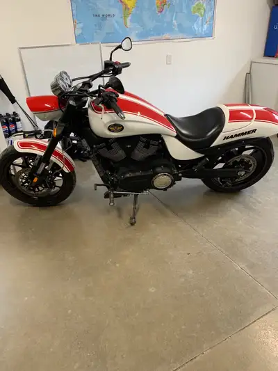 2012 Victory Hammer Low miles, 7990 km Like new, well maintained $10,000
