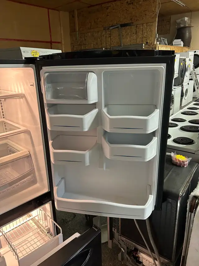 GE Stainless Stell Refrigerator - No issues in Refrigerators in Kitchener / Waterloo - Image 8