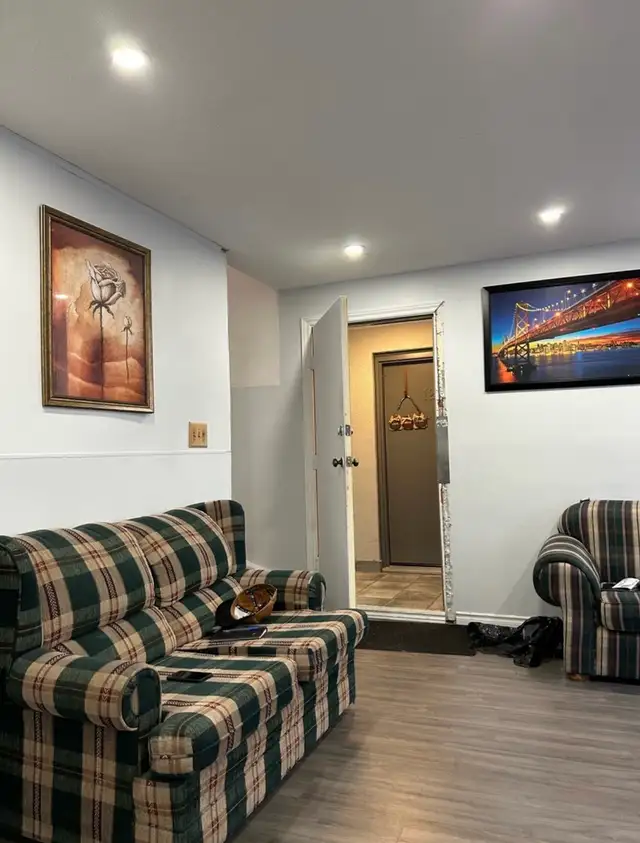 Master Bed room , Oshawa $1000