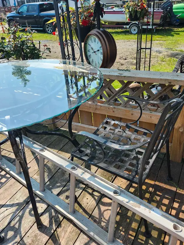 Rod iron table with beveled glass top62864363644418123