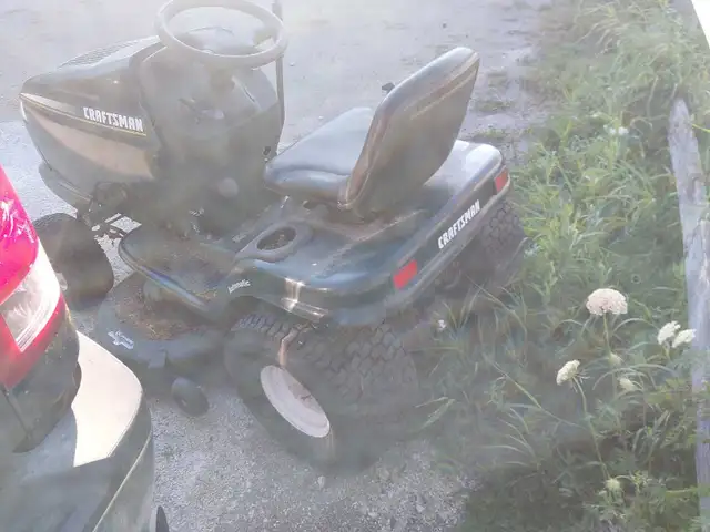 Craftsman Riding Lawn Mower in Lawnmowers & Leaf Blowers in Oakville / Halton Region - Image 5